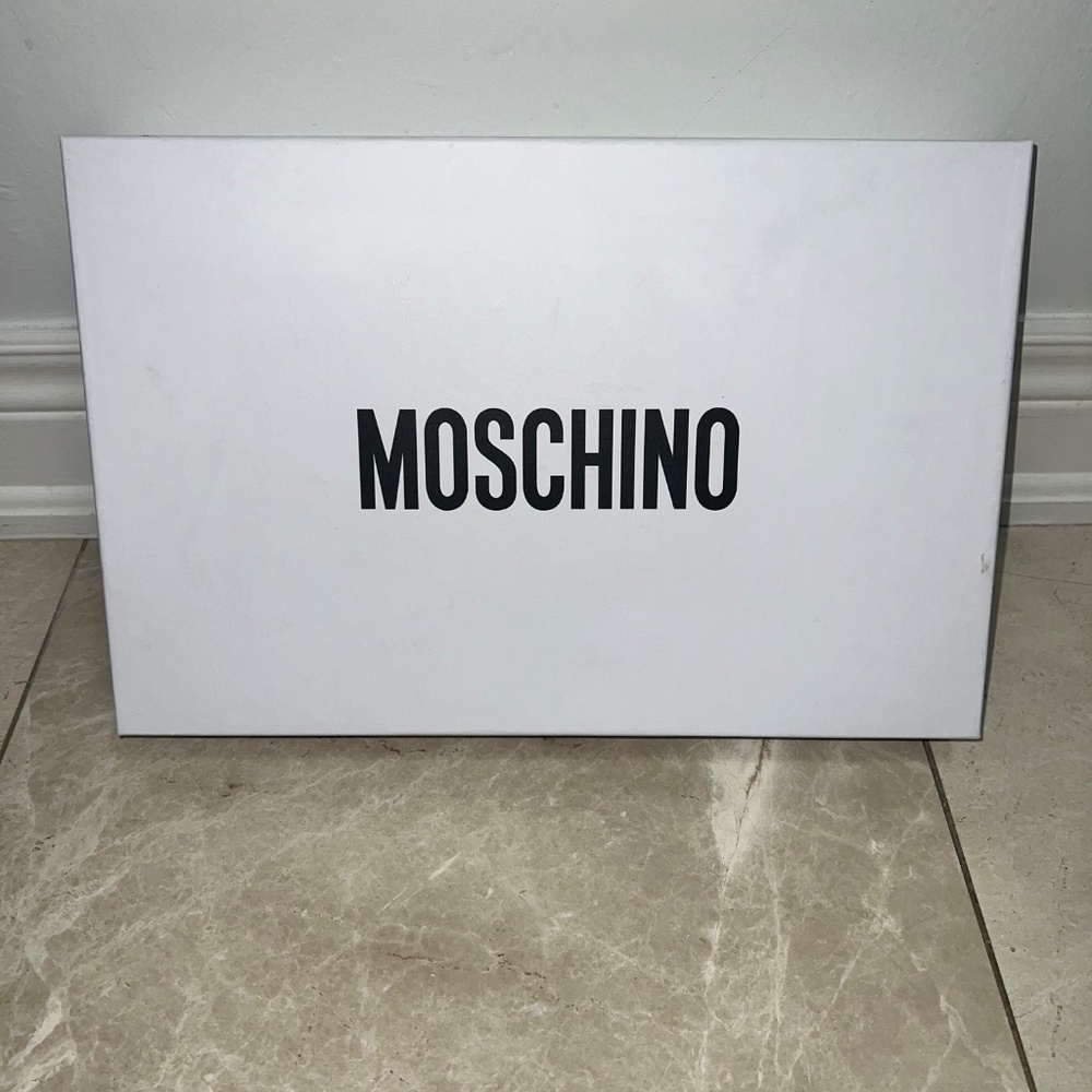 Authentic Moschino Blanket Scarf - Picture 2 of 3